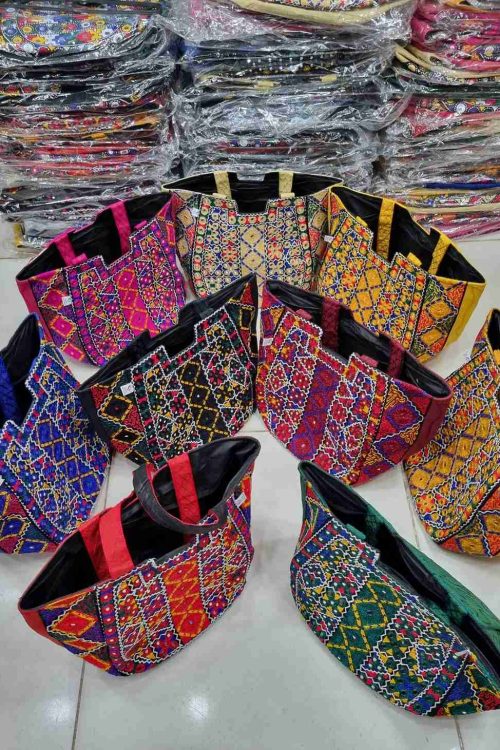 Traditional Ladies Hand Bags For Outdoor Use